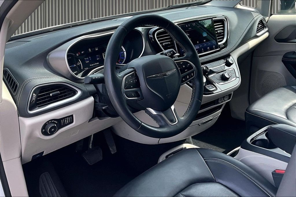 Used 2023 White Chrysler Touring L image 14