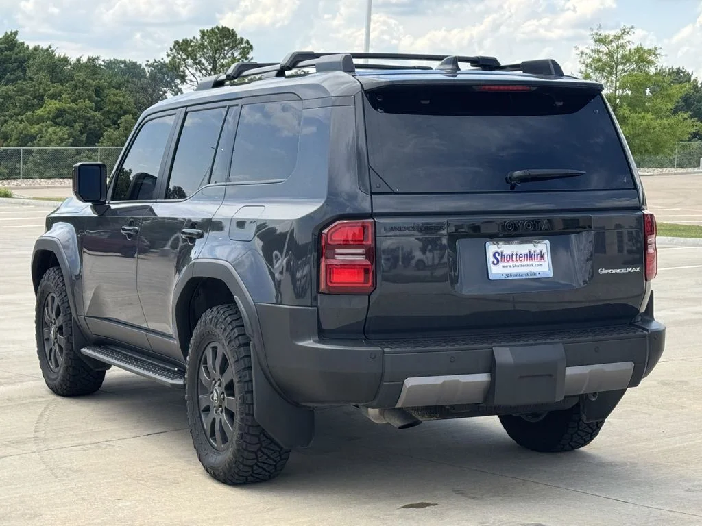 Used 2025  Toyota Base image 4