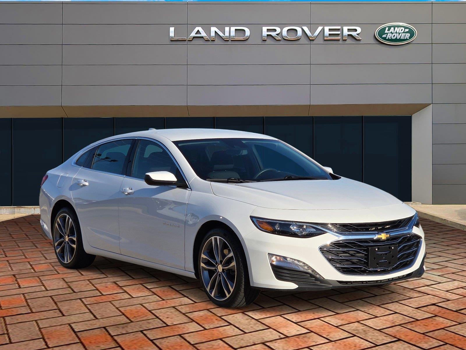 Used 2025 Summit White Chevrolet LT image 3