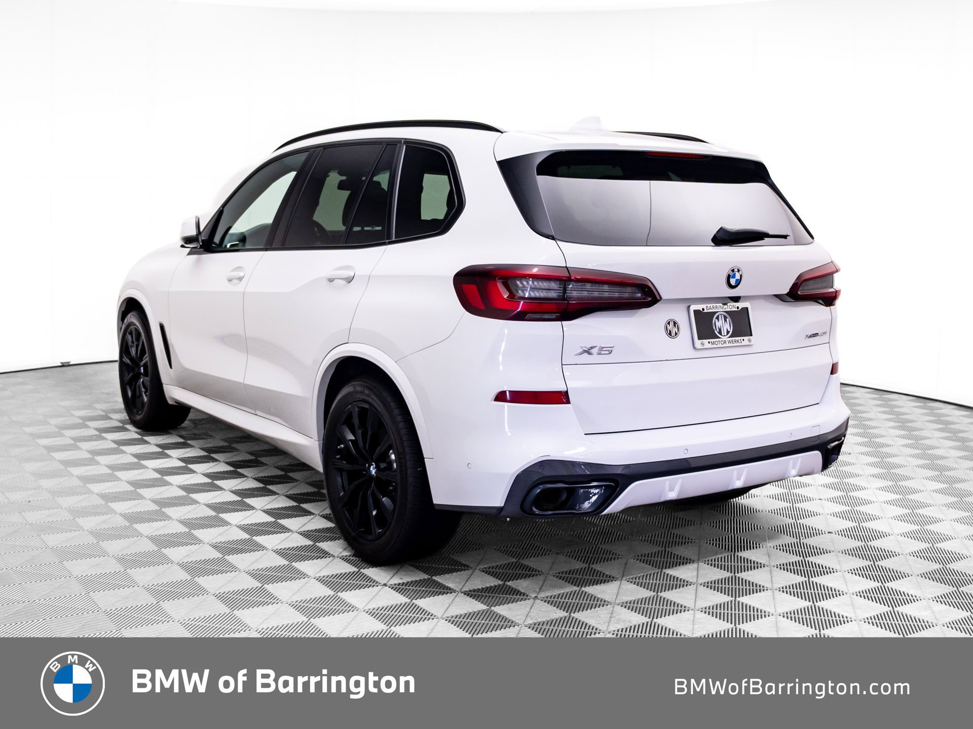 Certified Used 2022 Alpine White BMW xDrive40i image 3