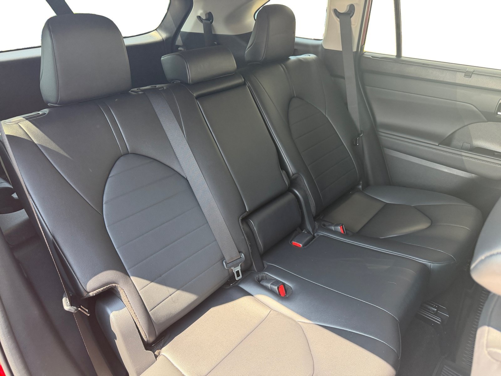Used 2024 Ruby Flare Pearl Toyota XLE image 34
