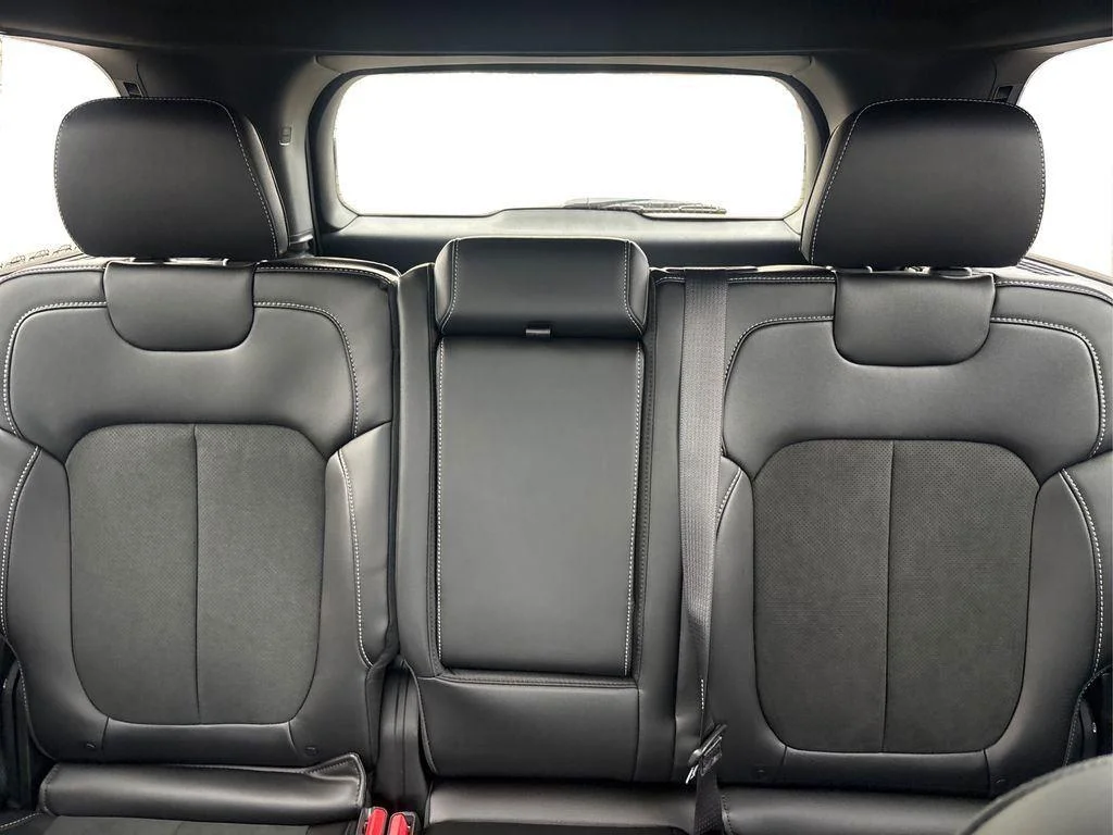 New 2026 Bright White Clearcoat Jeep Laredo Altitude image 17