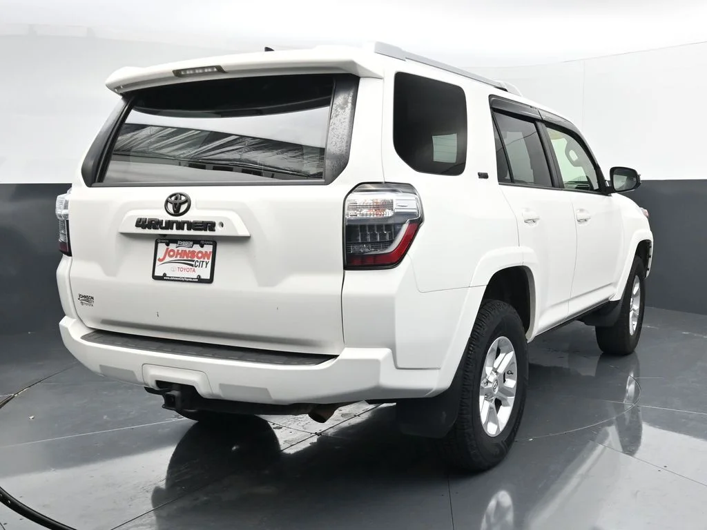 Used 2018 White Toyota SR5 image 6