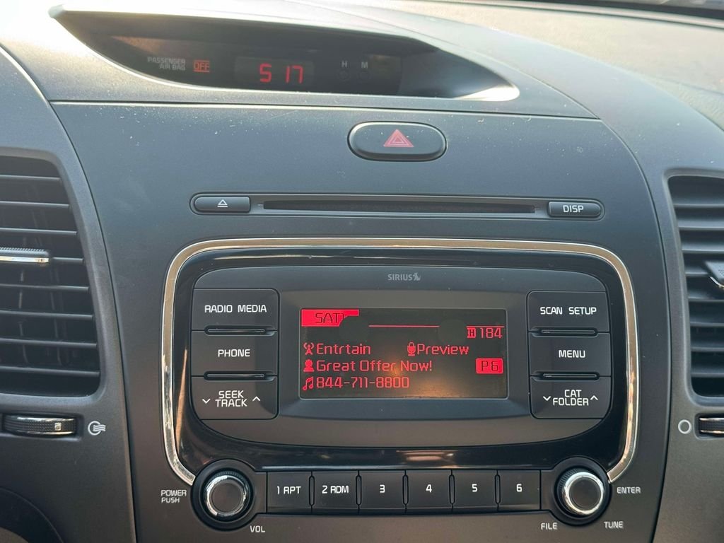 Used 2017 White Kia LX image 24
