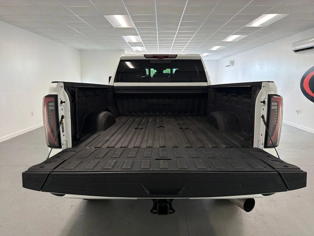 Used 2024 White GMC AT4 image 9