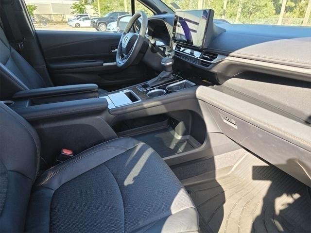 2025 Toyota Sienna Platinum - Photo 13