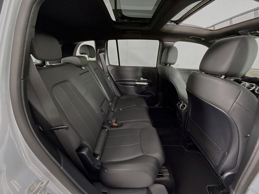 Used 2025 Silver Mercedes-Benz GLB 250 image 29