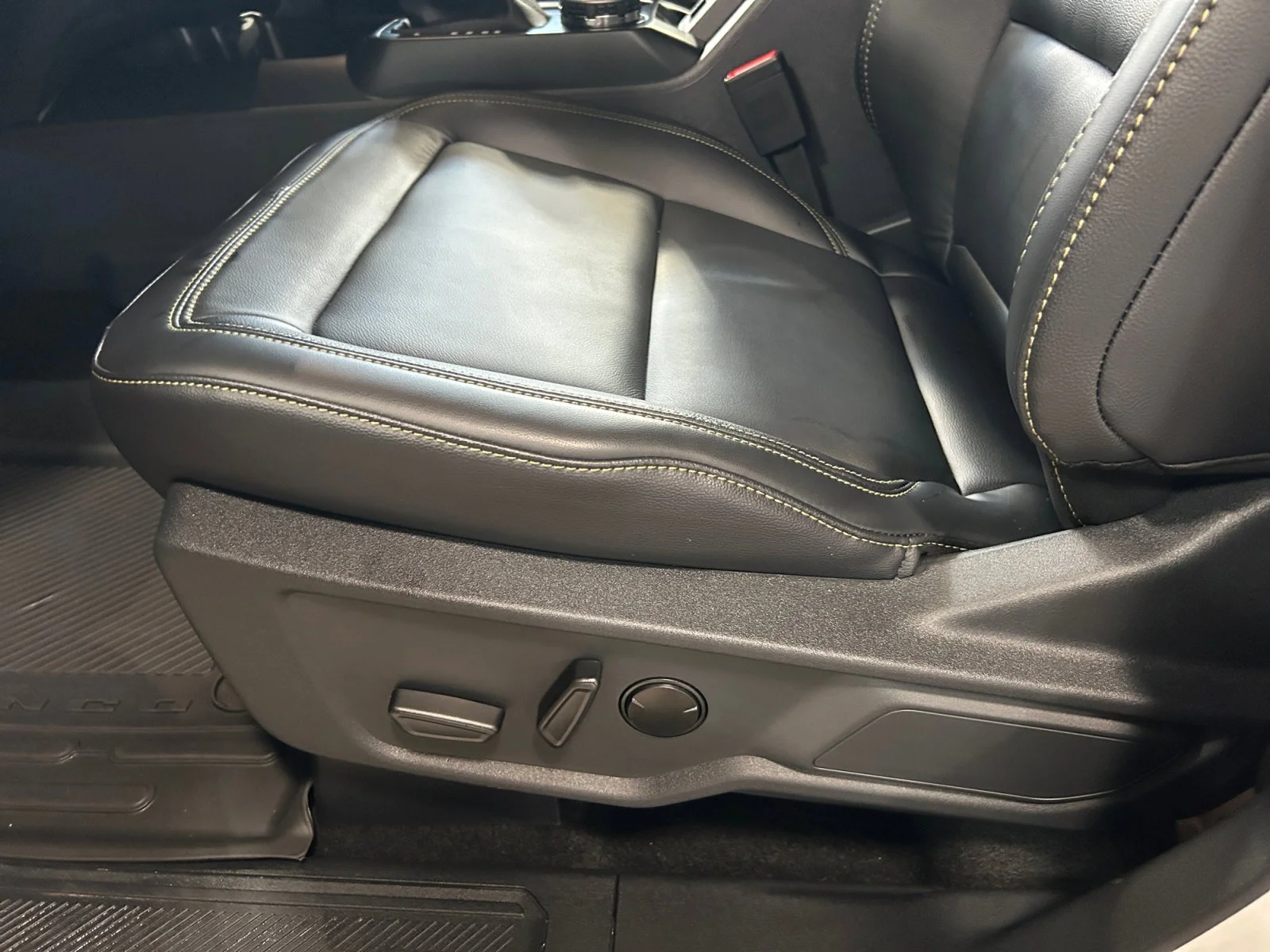 New 2026 Avalanche Grey Ford Badlands image 14