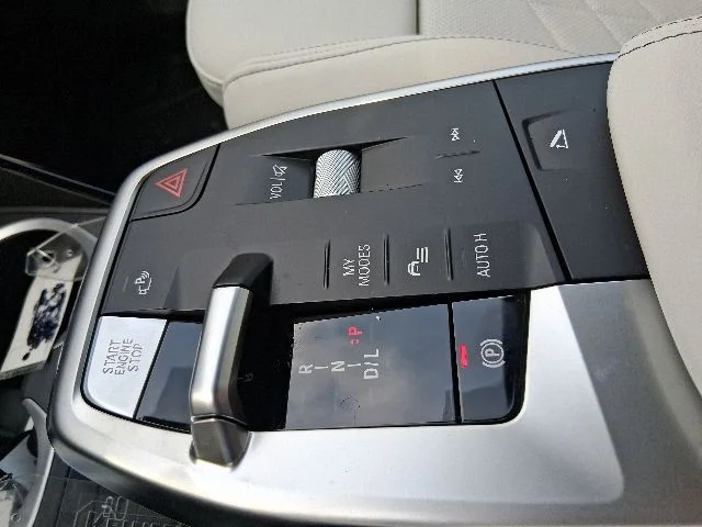 New 2026 Mineral White Metallic BMW xDrive28i image 5