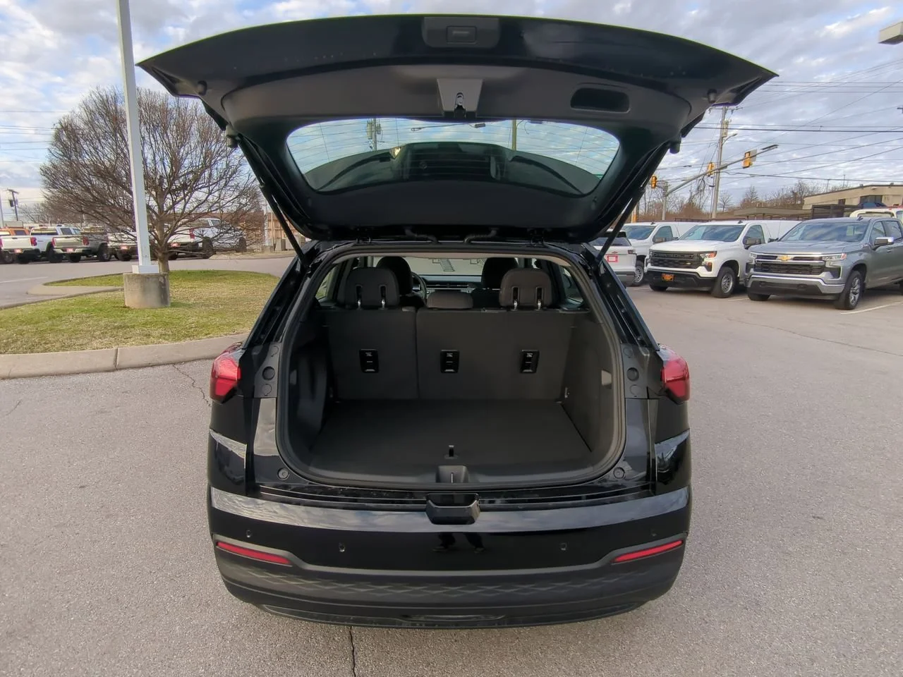 New 2027 Mosaic Black Metallic Chevrolet LT image 27