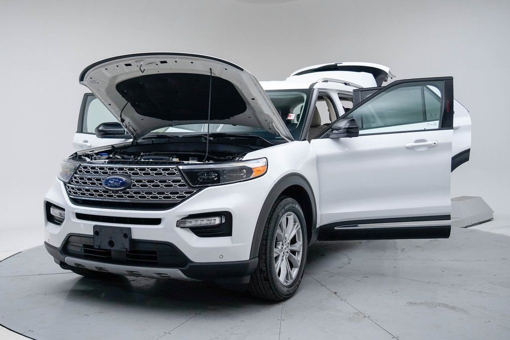 Used 2023 White Ford Limited image 17
