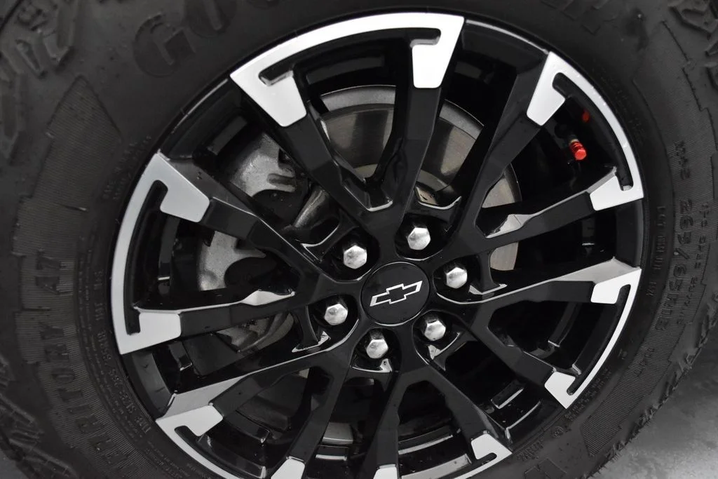Used 2024 Stardust Silver Chevrolet Z71 image 18