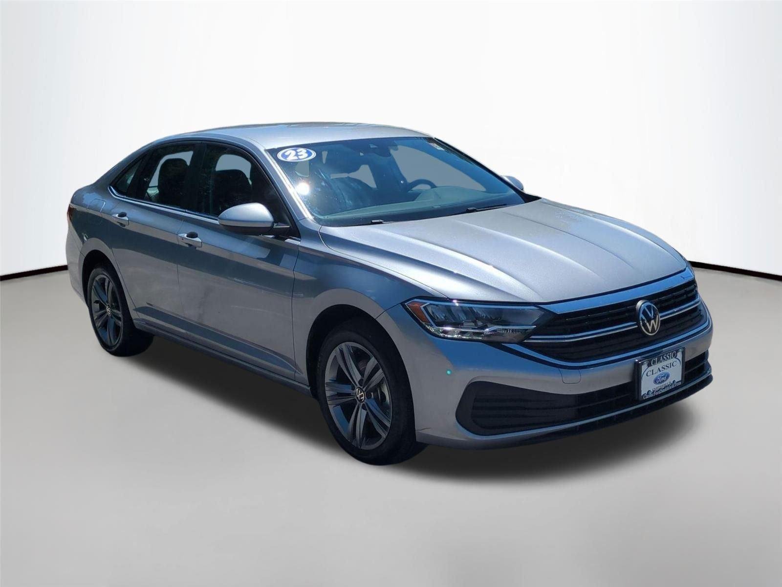 Used 2023  Volkswagen SE image 7