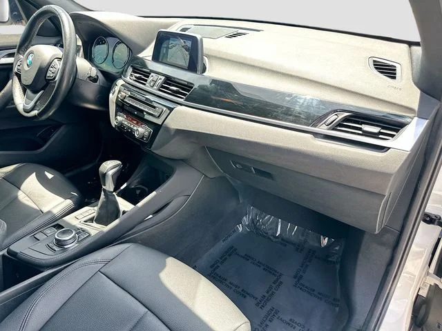 Used 2019 White BMW sDrive28i image 30