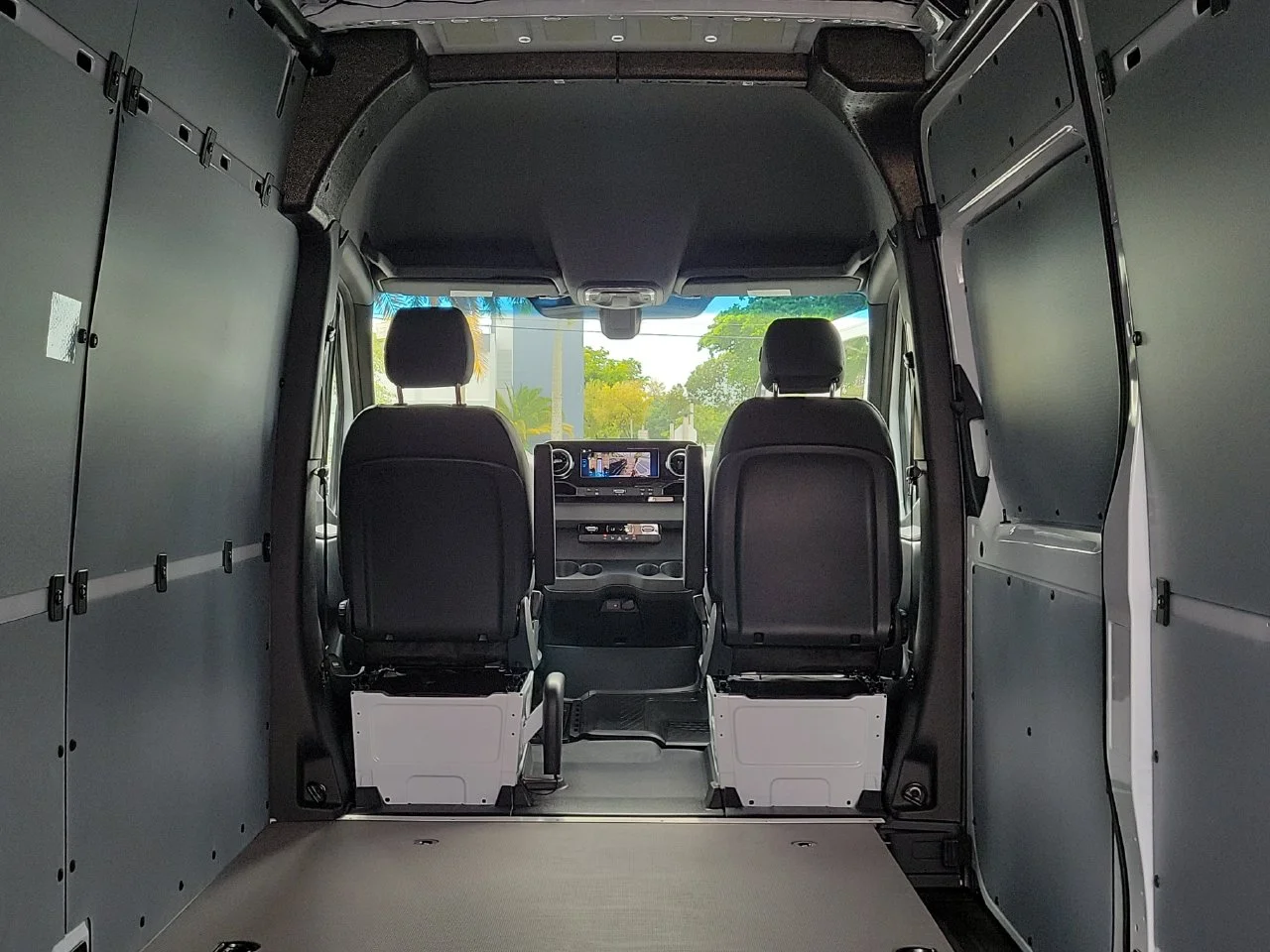 New 2026 Arctic+White Mercedes-Benz Cargo 170 WB image 8
