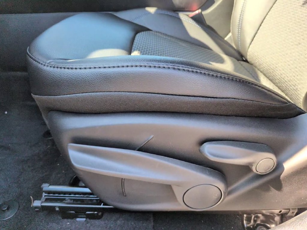 New 2026 Fathom Blue Pearl-Coat Exterior Paint Jeep Latitude image 18