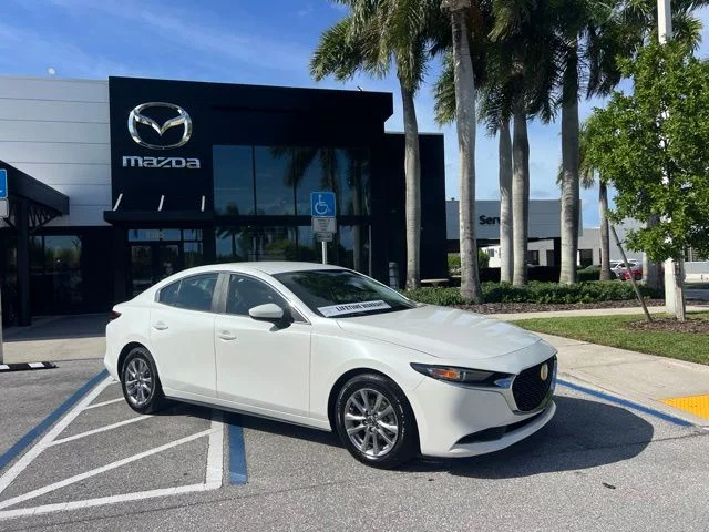 Used 2020 White Mazda  image 3