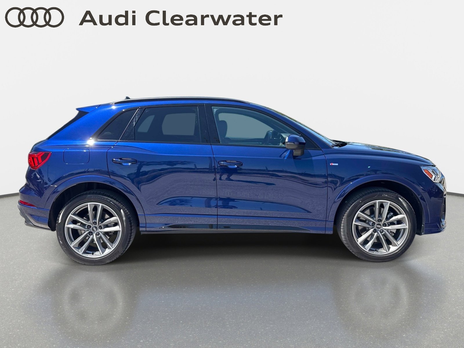 View vehicle photo 4