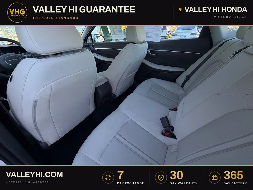 Used 2025 White Hyundai SEL image 19