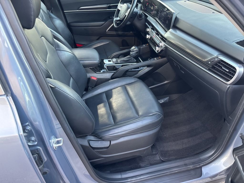 Certified Used 2025 Silver Kia S image 56