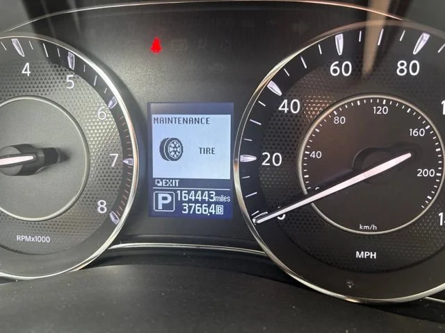 Used 2018 White Nissan Platinum image 1
