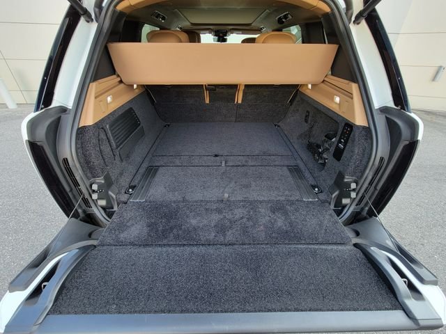 Certified Used 2025 White Land Rover Autobiography image 29