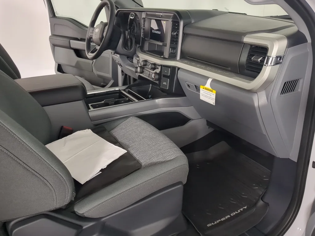 2025 Ford F-350 Super Duty Chassis Cab XLT - Photo 15