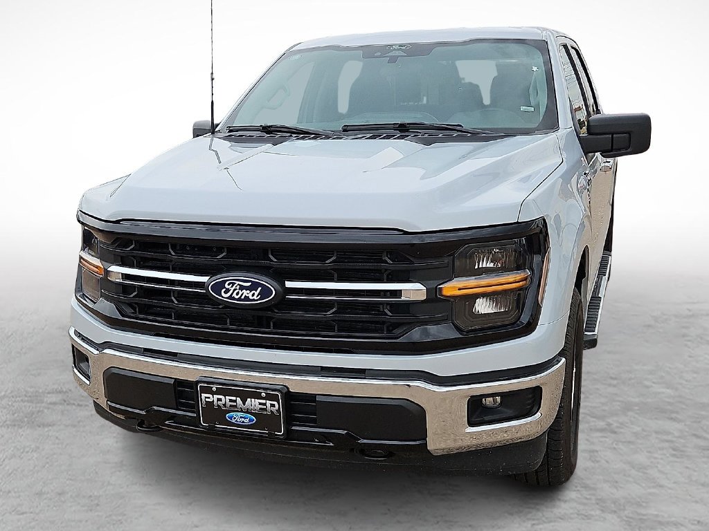 Used 2025 White Metallic Ford XLT image 4