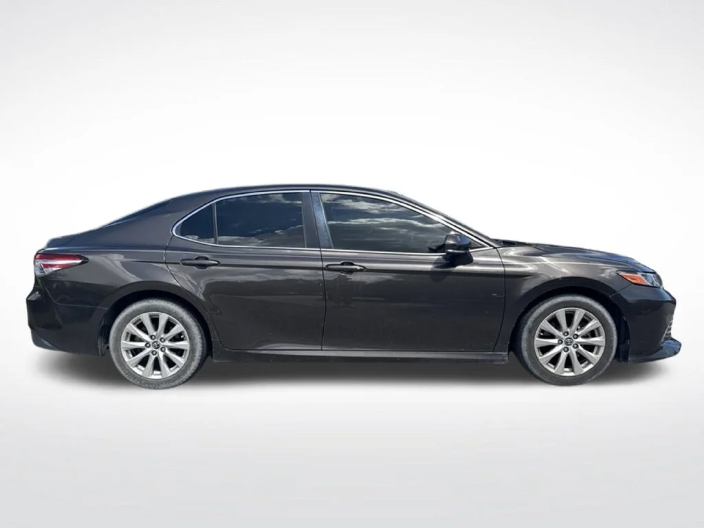 Used 2018 Gray Toyota LE image 4