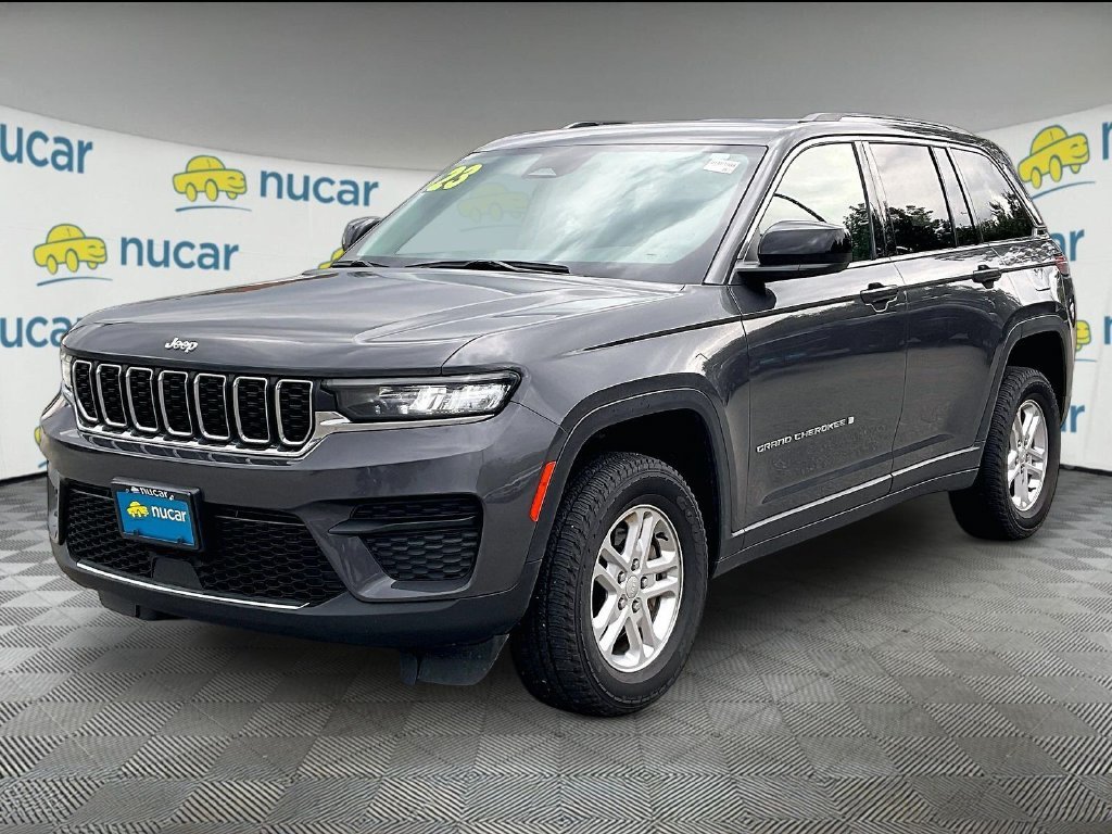 Used 2023 Metallic Jeep Laredo image 3