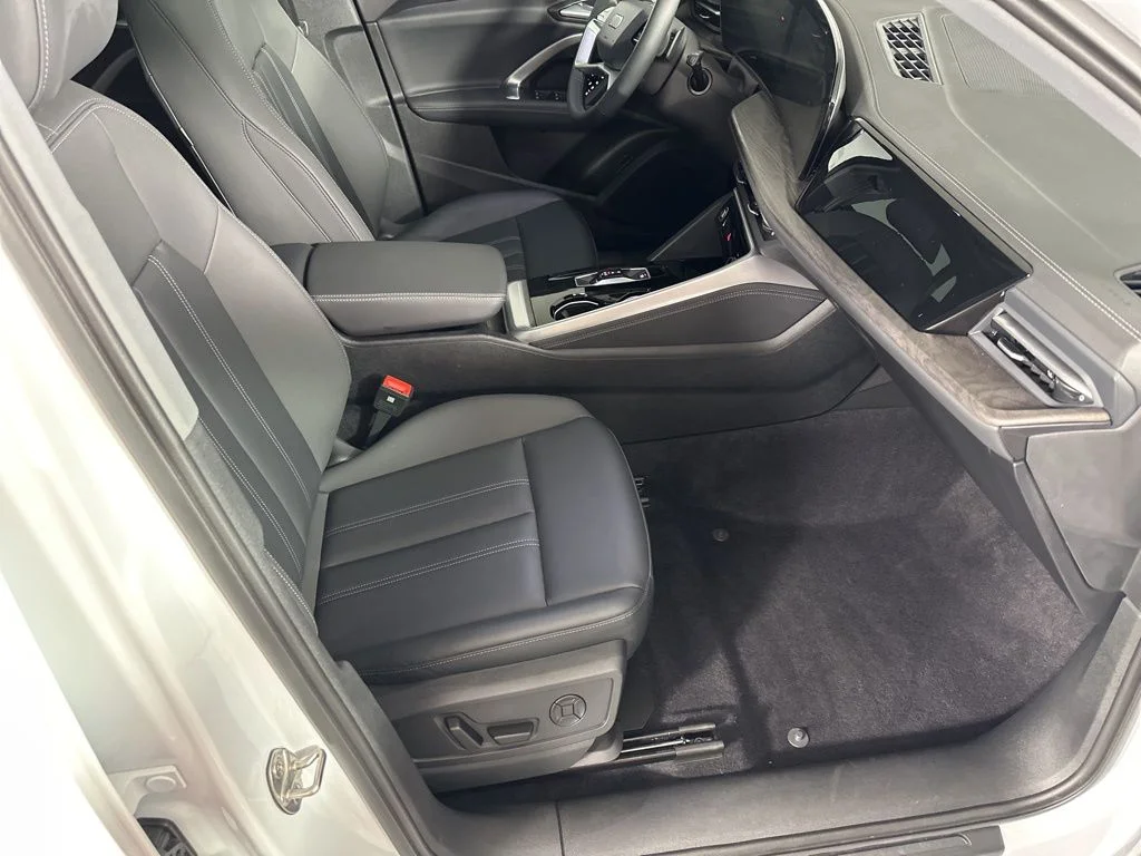 New 2025 White Audi 2.0T Premium image 6
