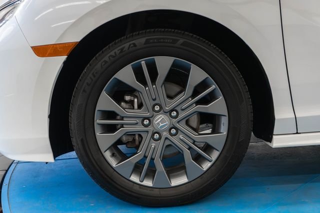 Used 2025 White Honda Touring image 2