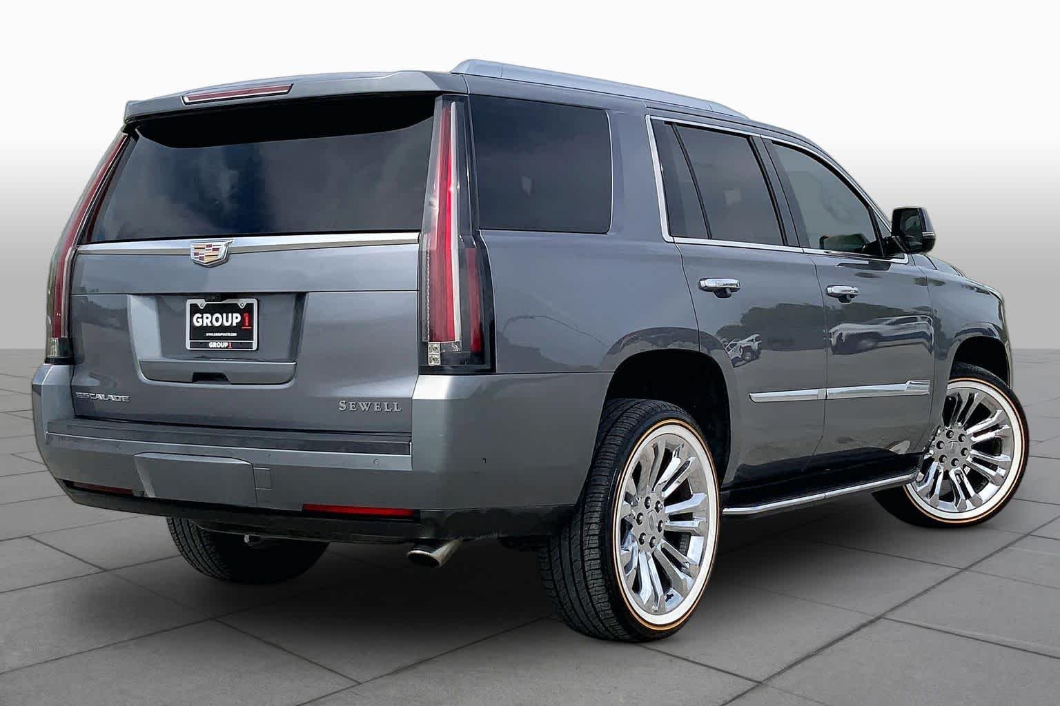Used 2018 Satin Steel Metallic Cadillac Luxury image 13
