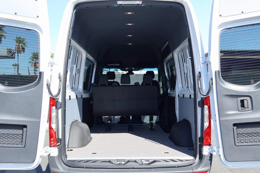 New 2026 Arctic+White Mercedes-Benz Cargo 144 WB image 9