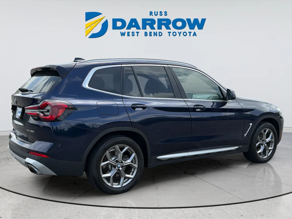 Used 2022 Blue BMW xDrive30i image 4