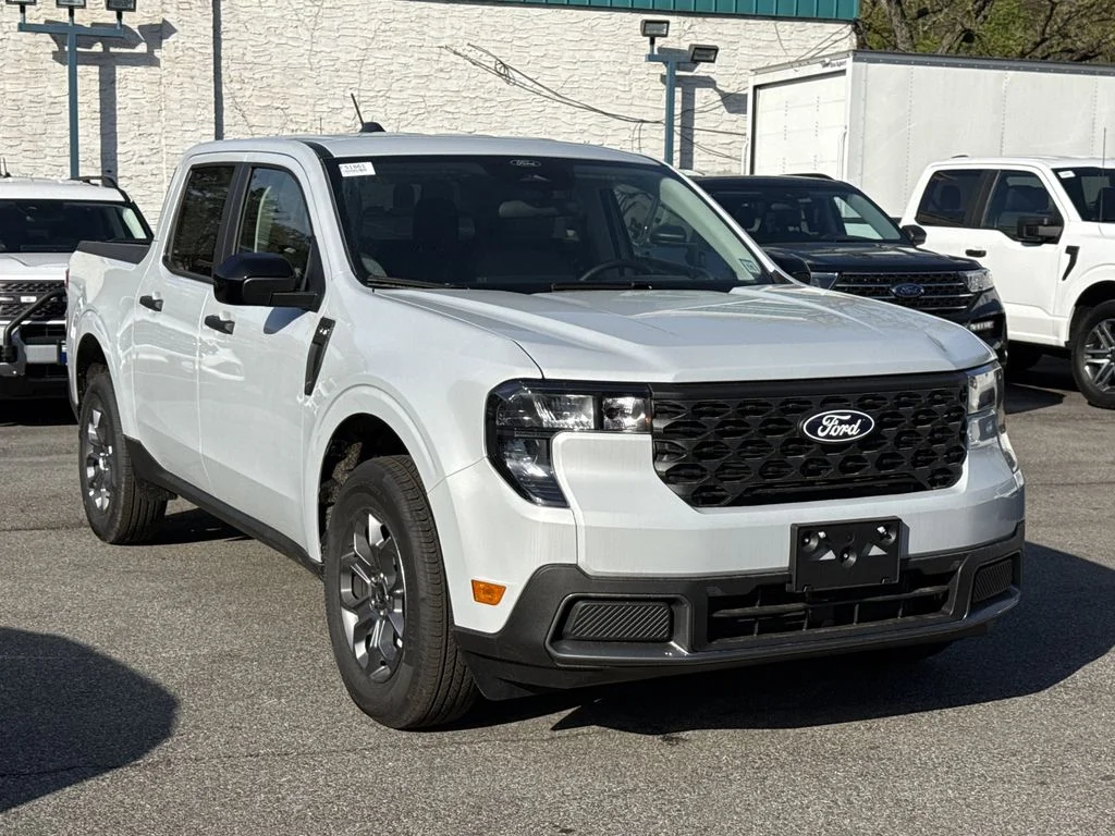 New 2026 White Ford XLT image 1