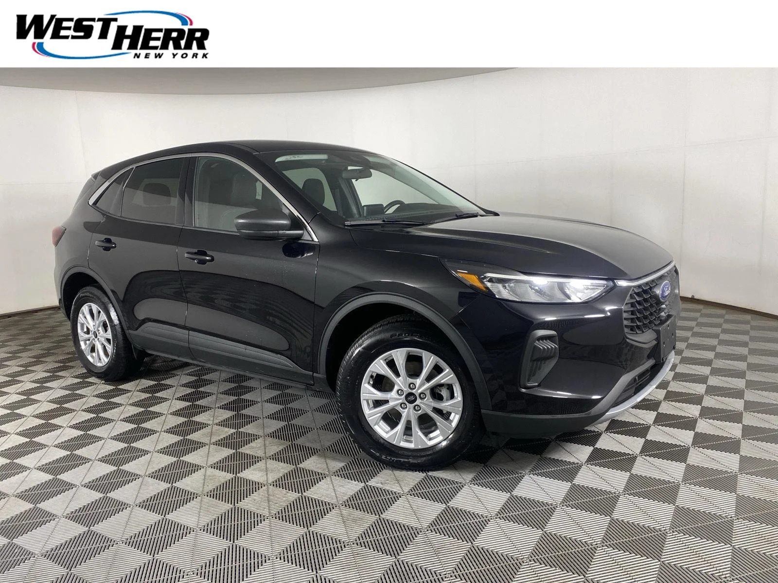Used 2023 Agate Black Ford Active image 1