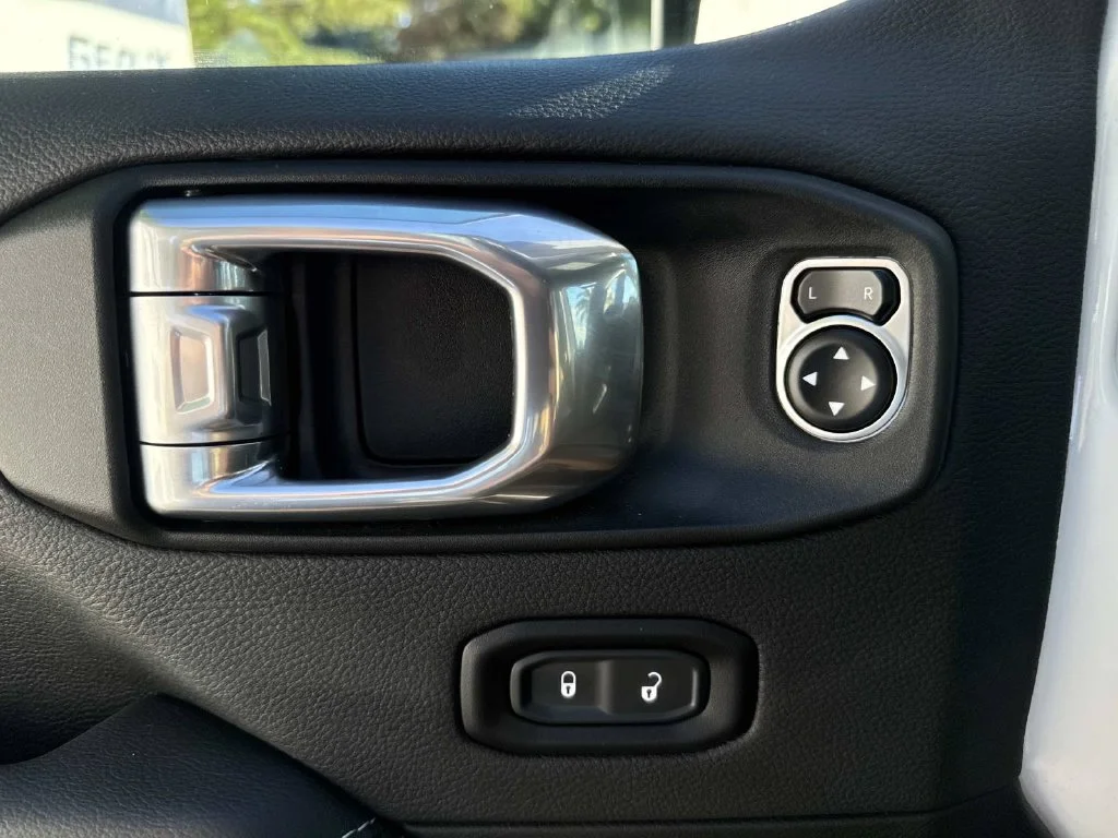 Used 2023 White Jeep Rubicon image 36