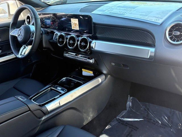New 2026 Polar White Mercedes-Benz GLB 250 image 24