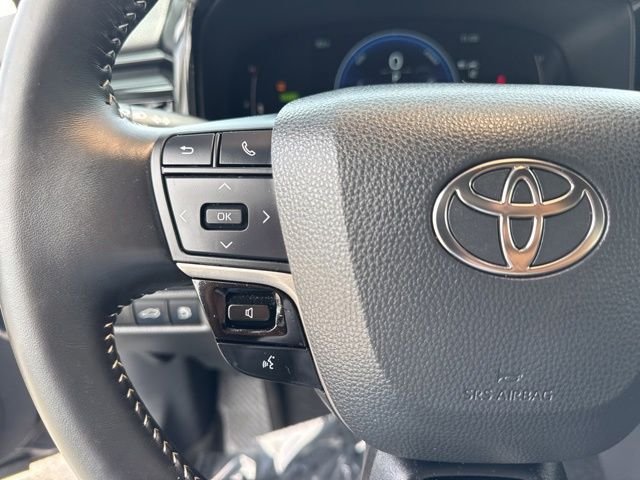 Used 2025  Toyota SE image 29