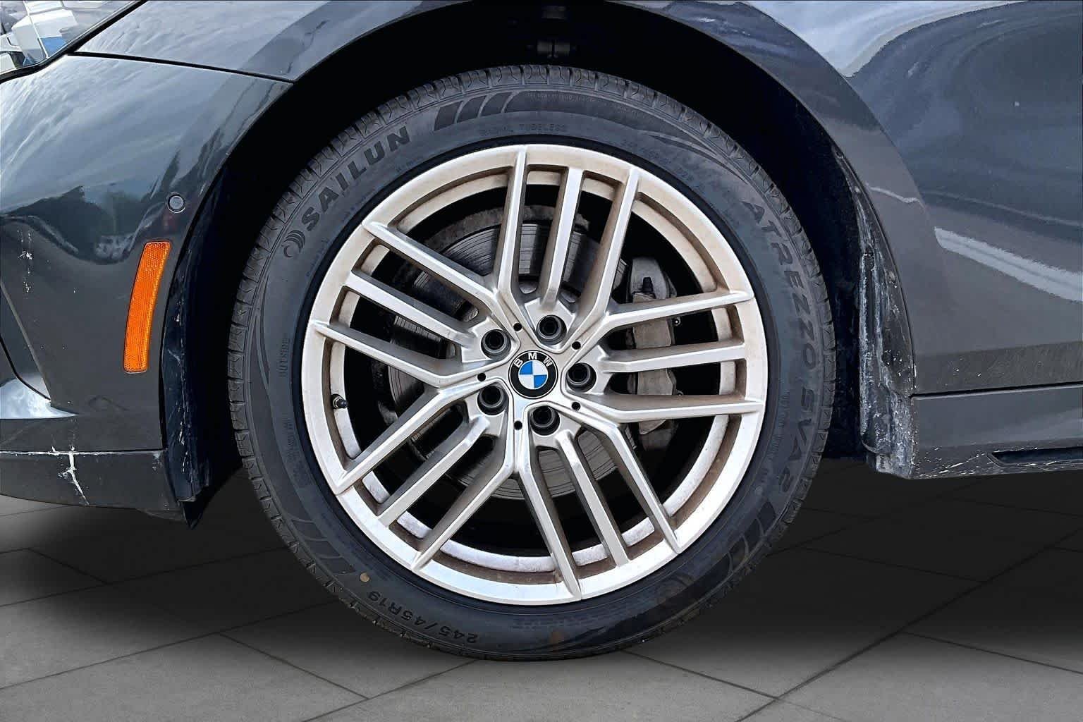 Used 2025 Dark Graphite Metallic BMW 530i image 9