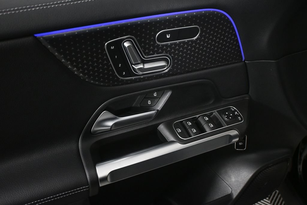 New 2026 Night Black Mercedes-Benz GLB 250 image 8