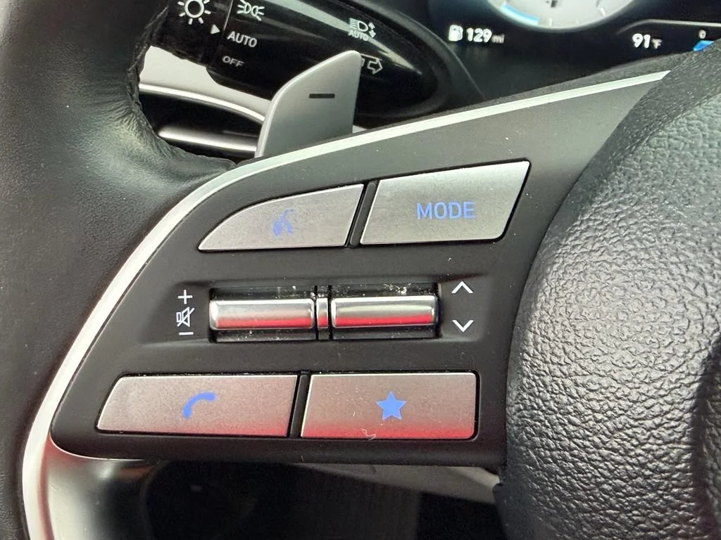 Used 2024 Black Hyundai SEL 8P image 32
