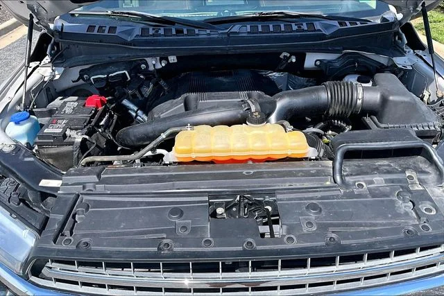 Used 2018 White Gold Ford Lariat image 29