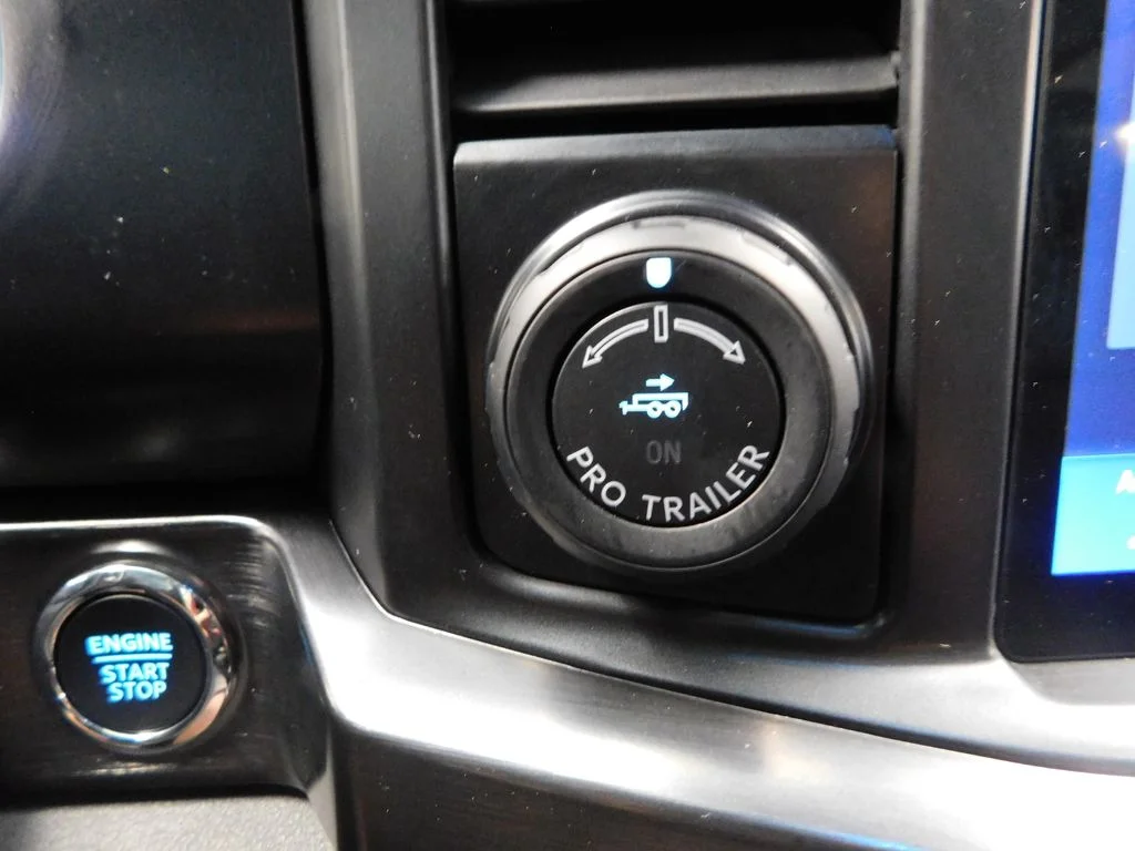 Used 2024 Iconic Silver Metallic Ford Lariat image 20