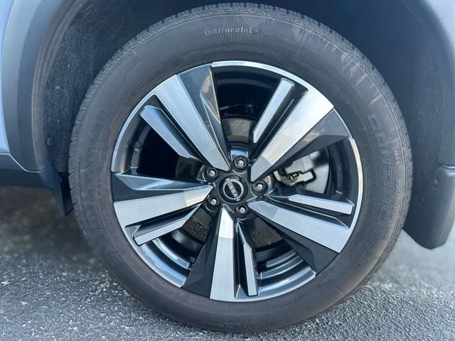 Used 2023 Gray Nissan SL image 10