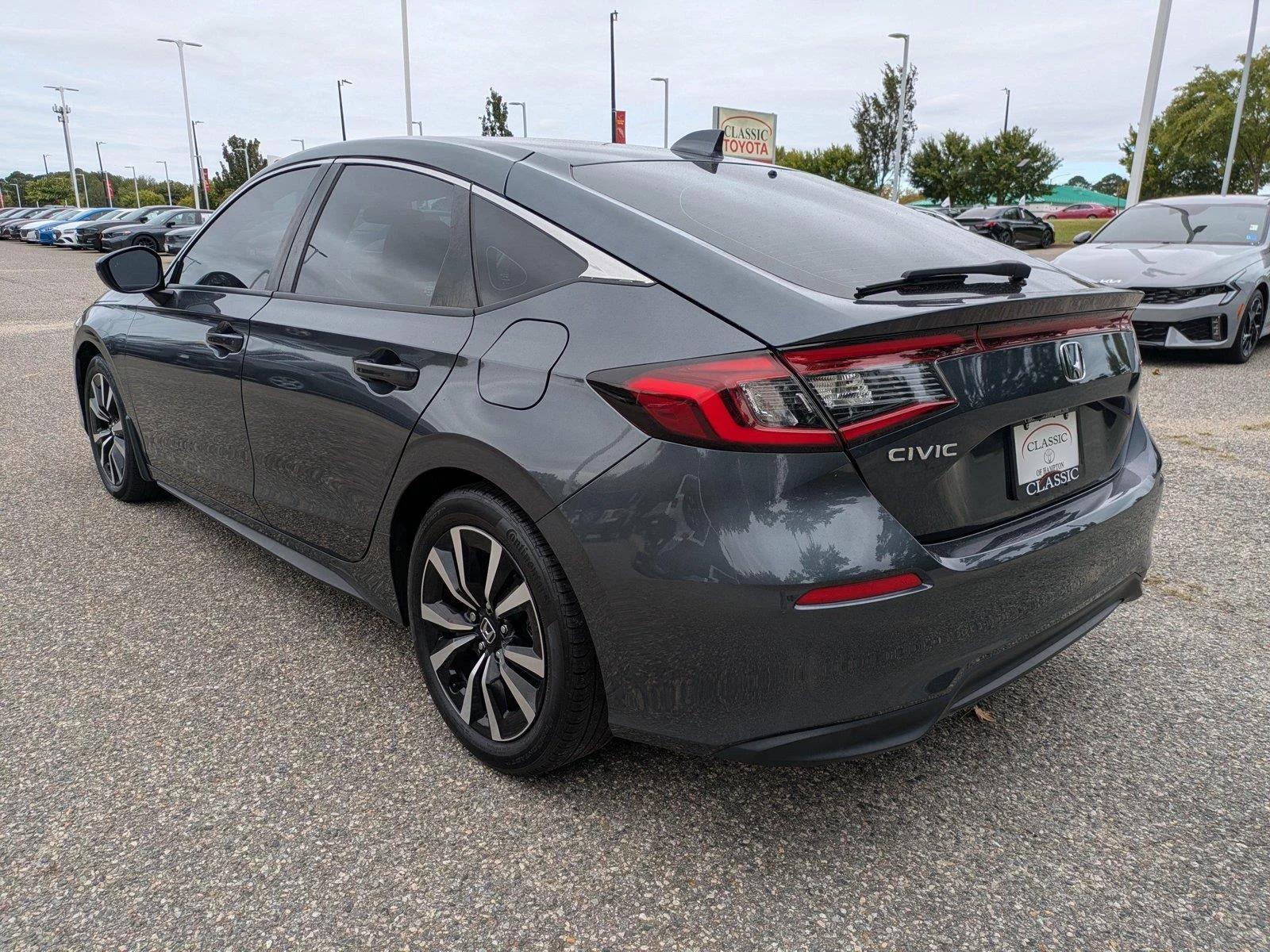 Used 2024 Meteorite Gray Metallic Honda EX-L image 6