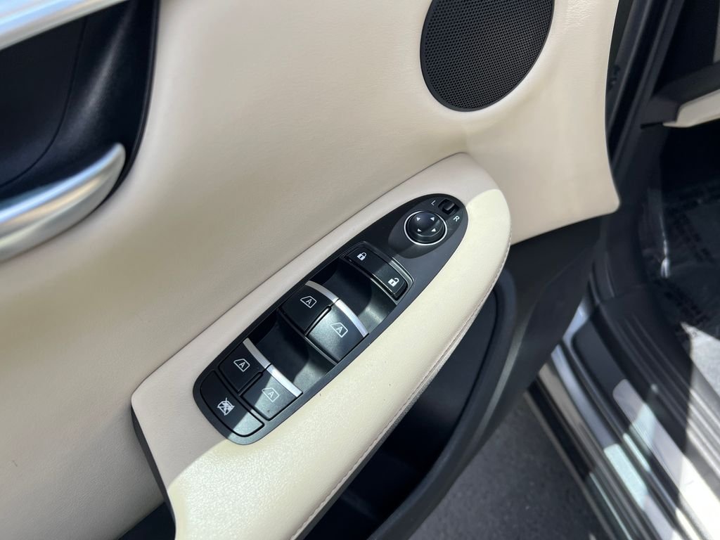 Used 2020 Gray INFINITI LUXE image 13