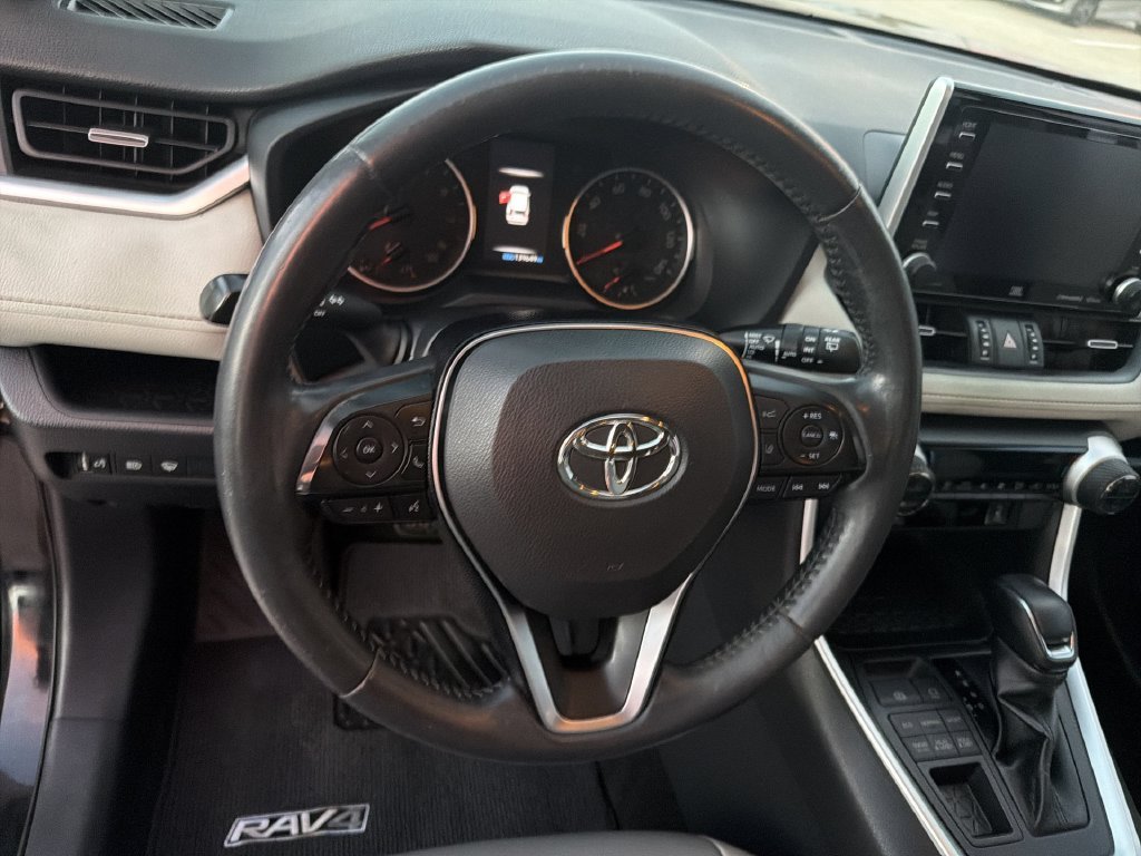 2019 Toyota RAV4 XLE Premium - Photo 16