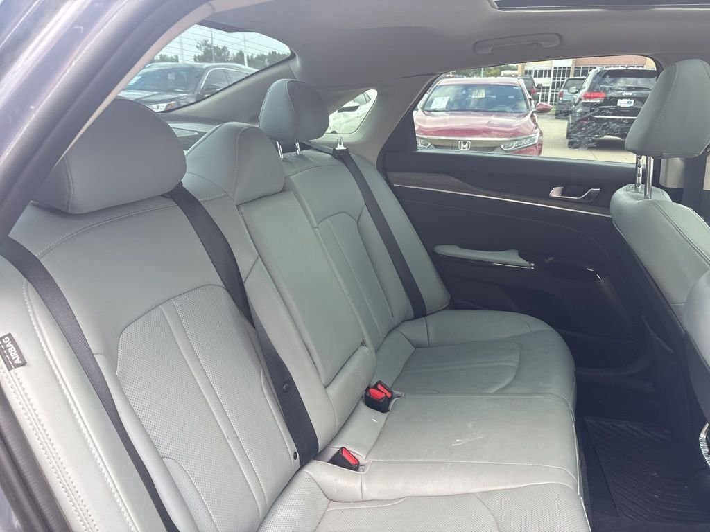 Used 2021 Everlasting Silver Kia EX image 31